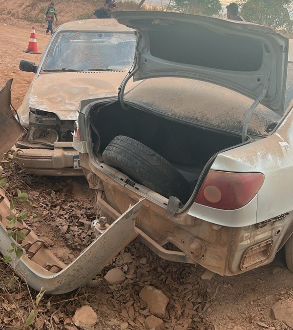 Três veículos se envolvem em acidente em estrada de Colíder e ficam bem avariados