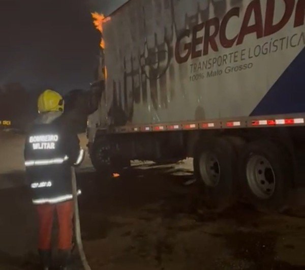 Colíder: Fogo destrói cabine de caminhão estacionado em empresa às margens da MT-320