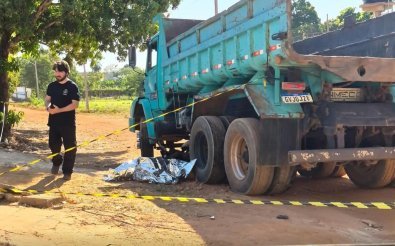 Adolescente morre ao bater moto elétrica contra caminhão em MT