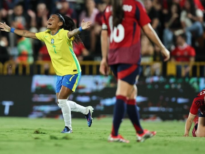 Câmara aprova lei com medidas para promover futebol feminino no país