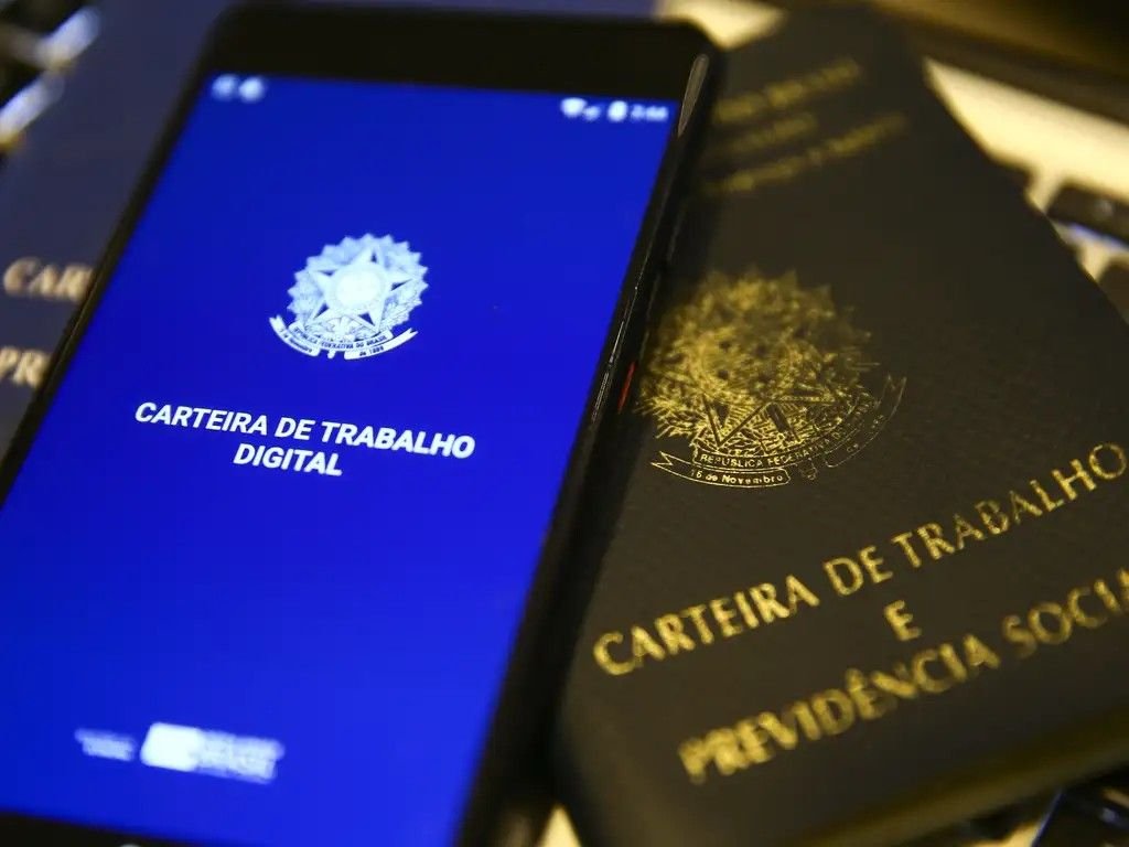 Desemprego recua 0,5% no trimestre encerrado em julho