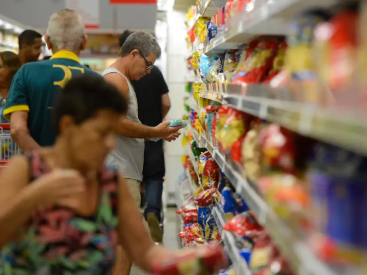 Consumo nos lares cresce em julho