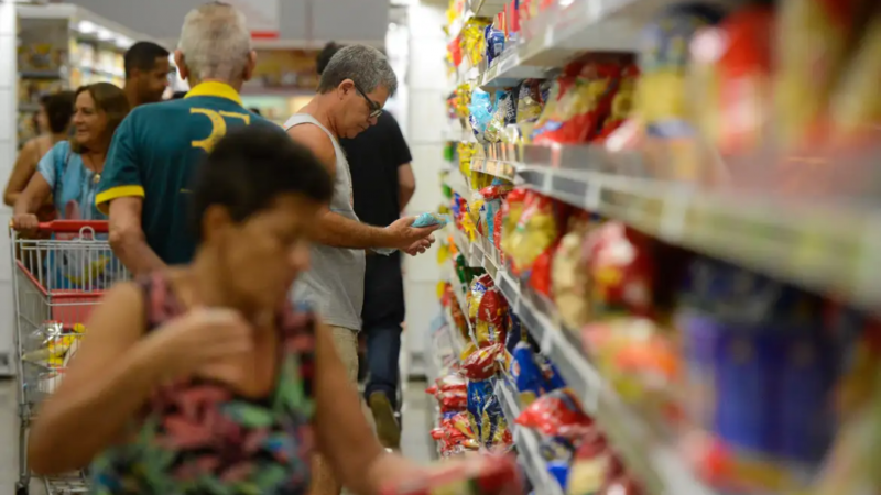 Consumo nos lares cresce em julho