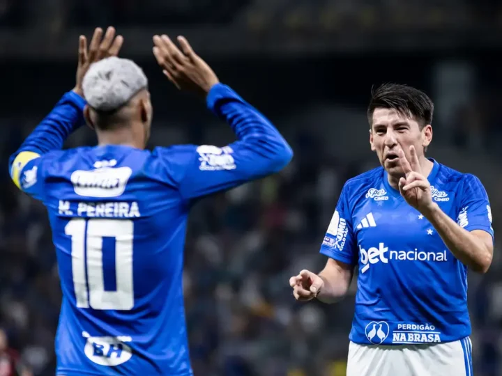 Cruzeiro vence Flamengo e Palmeiras agradece no Brasileirão