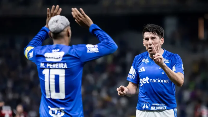 Cruzeiro vence Flamengo e Palmeiras agradece no Brasileirão