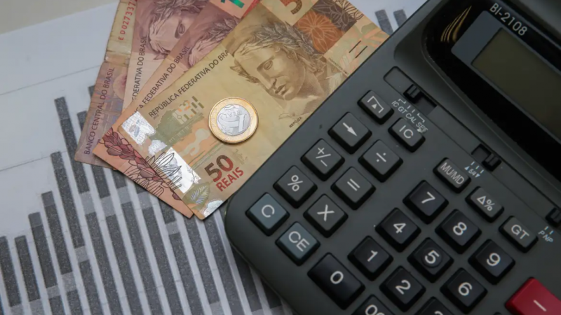 Salário mínimo deverá subir para R$ 1.741 no próximo ano