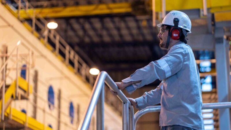 Produção industrial recua em junho