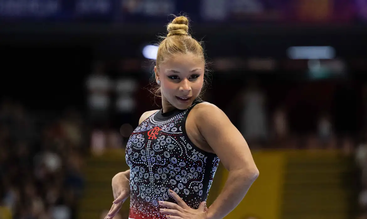 Flávia Saraiva fatura ouro na trave e no solo no Campeonato Brasileiro