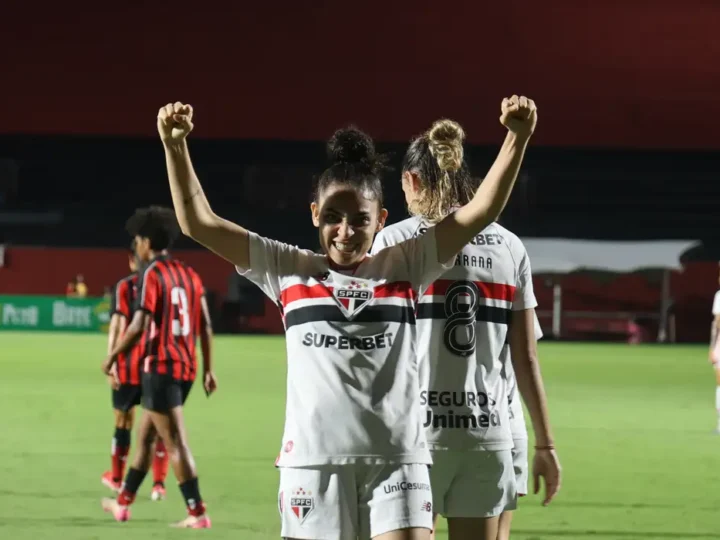 São Paulo vence Vitória e assume liderança do Brasileirão Feminino