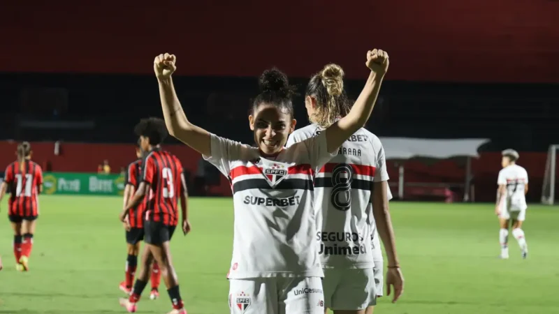 São Paulo vence Vitória e assume liderança do Brasileirão Feminino
