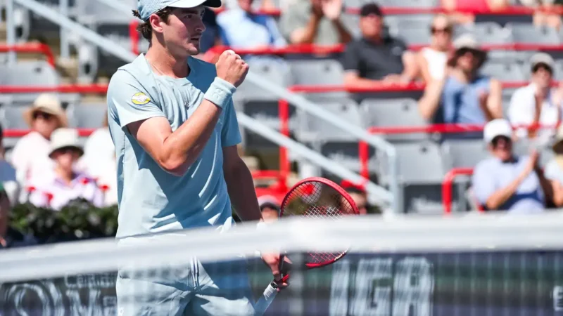 João Fonseca supera Tsitsipas na estreia do Masters 1000 de Montreal