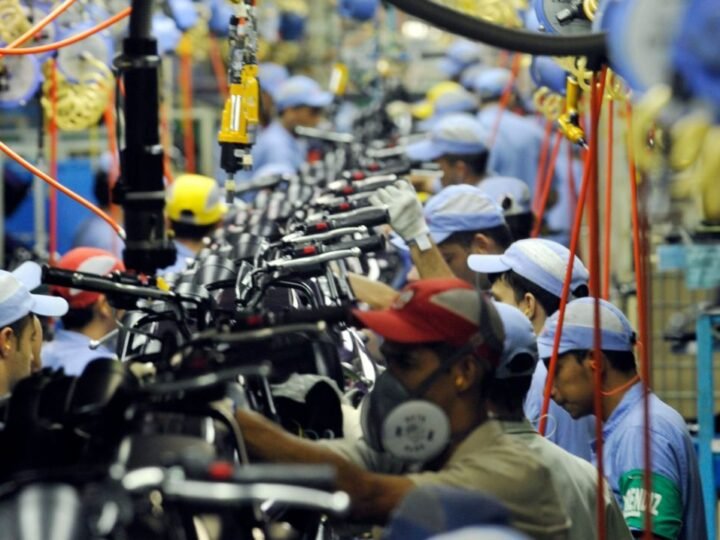 Faturamento da indústria recua no primeiro semestre