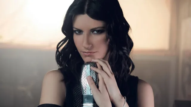 Laura Pausini fala de feat com Sandy e alfineta artistas atuais