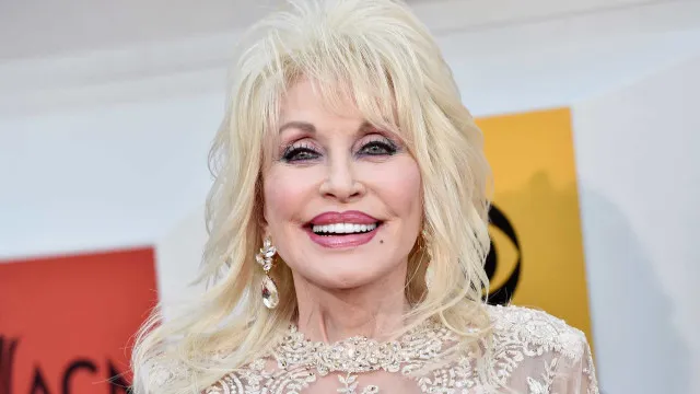 Aeroporto de Nashville, onde Dolly Parton firmou carreira, pode receber o seu nome