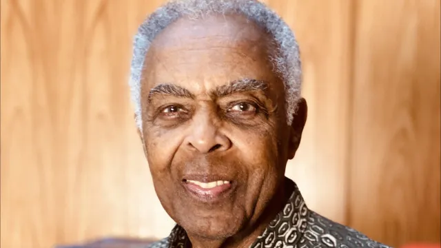 Gilberto Gil fica preso em elevador e é salvo por bombeiros