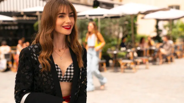 ‘Emily em Paris’ chega ao fim e leva protagonista à Grécia na última temporada