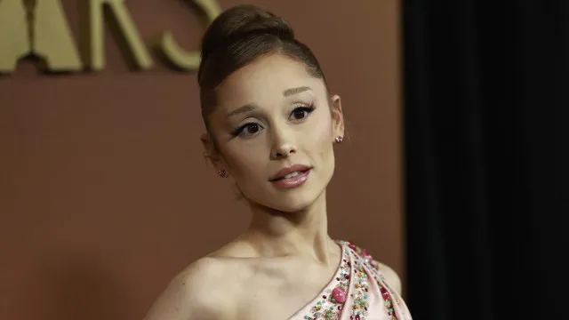 Ariana Grande diz que ama clipe de ‘Petal’, que gerou controvérsia sobre magreza