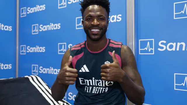 Vini Jr. curte foto de atriz e reage com emoji: “Uau”