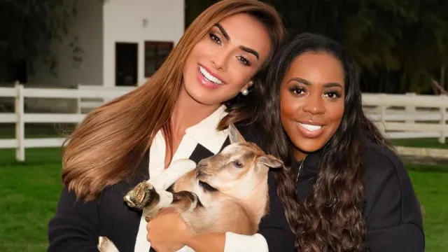 Nicole Bahls batiza cabrito de Vini Jr. e recebe mãe do jogador: ‘Virginia já está aqui’
