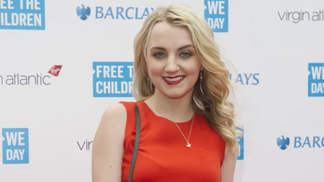 Evanna Lynch, de ‘Harry Potter’, se casa em cerimônia modesta em Londres