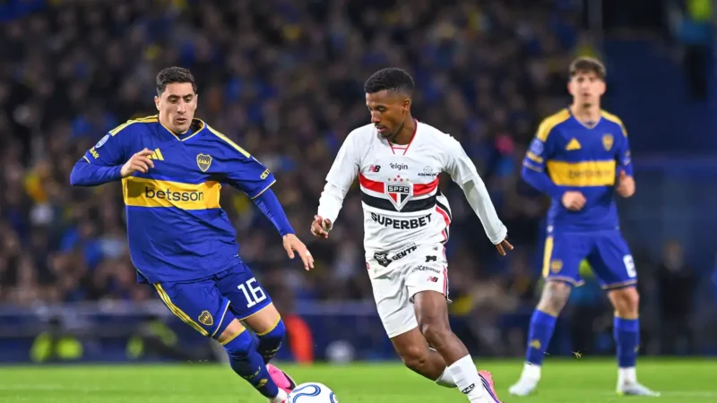 Ex-Palmeiras marca e São Paulo perde do Boca Juniors na Sul-Americana