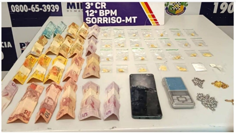 Polícia fecha ponto de tráfico e prende três suspeitos após denúncia