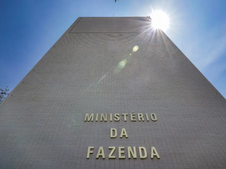 Fazenda reduz projeção do PIB para 2% em 2026