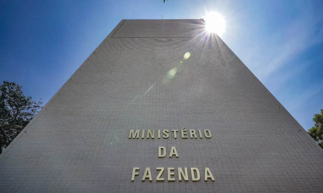 Fazenda reduz projeção do PIB para 2% em 2026