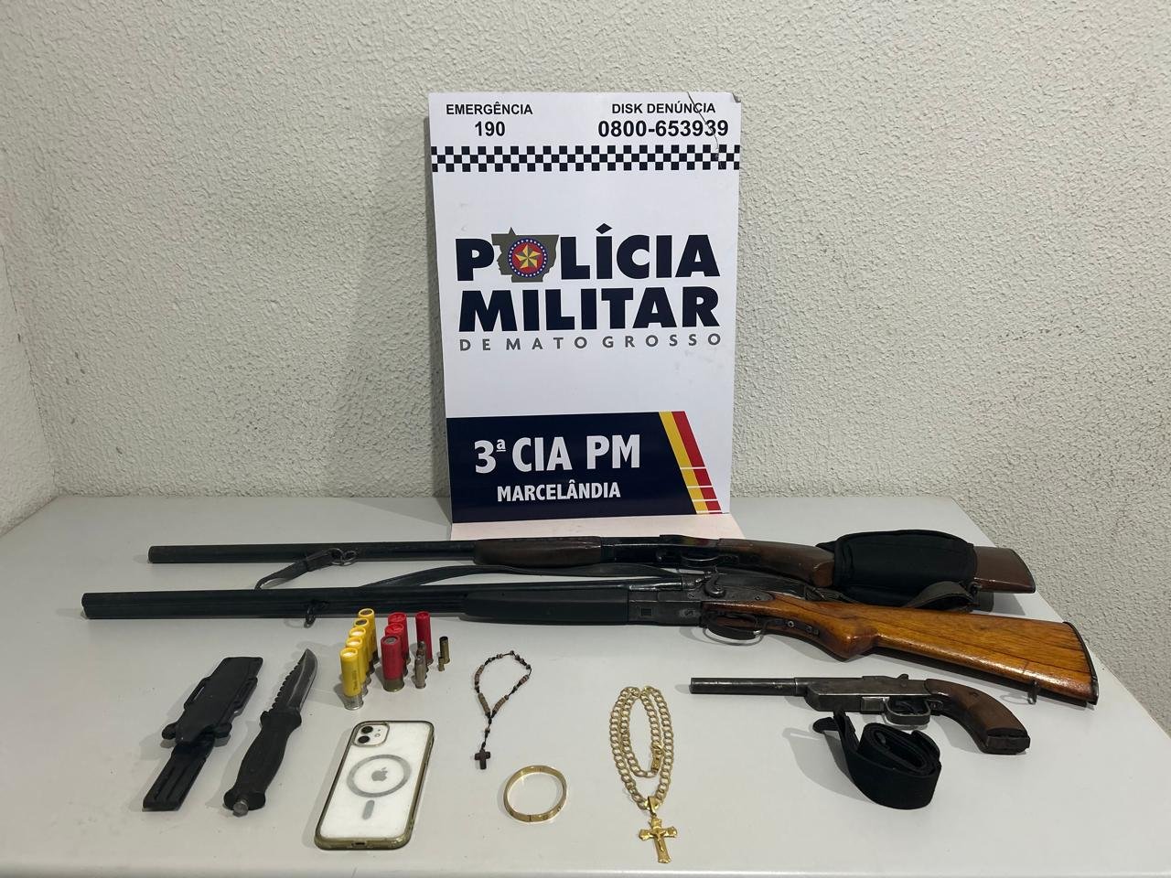 Homem é detido após agredir mulher e PM encontrar armas em residência em Marcelândia