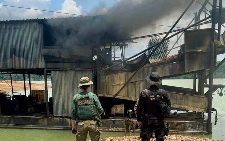 Operação contra garimpo ilegal inutiliza 10 equipamentos e expõe degradação de rios