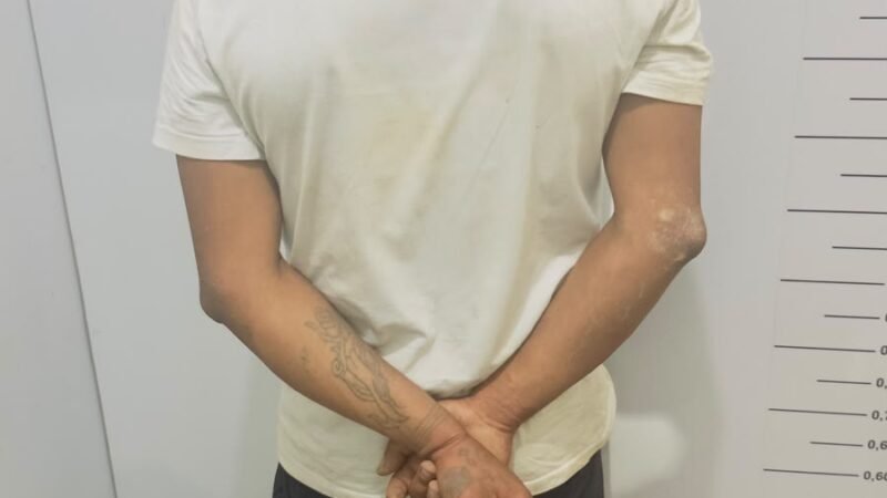Pervertido preso: homem com vasta ficha criminal abaixa as calças na frente de alunas de escola militar em Peixoto de Azevedo