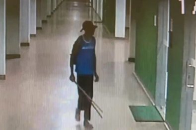 Morador de rua persegue e ameaça pai e filho com pedaço de pau