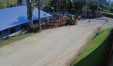 Bebê de 1 anos e 6 meses deixa creche sozinho e caminha pelas ruas