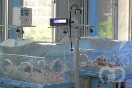 Bebê com insuficiência renal internada em Colíder aguarda transferência há 5 dias