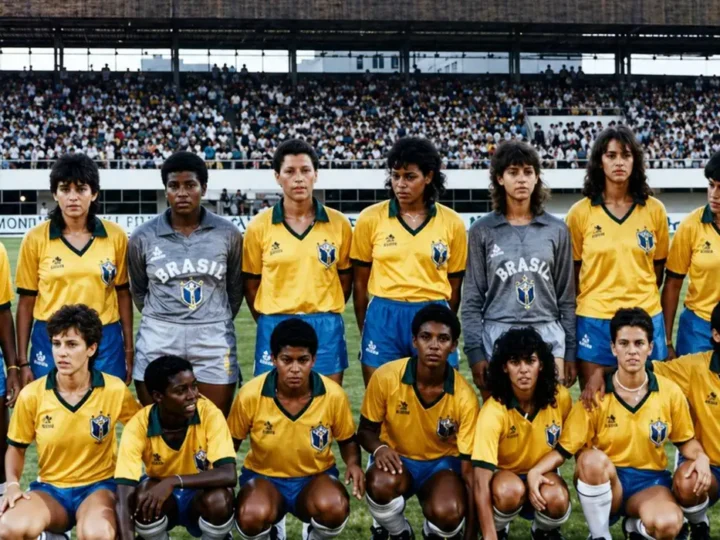 Desfile de 7 de Setembro homenageia pioneiras do futebol feminino