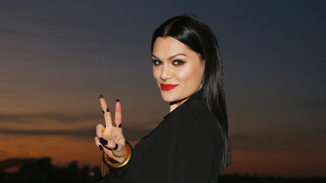 Jessie J anuncia pausa nas redes após câncer de mama