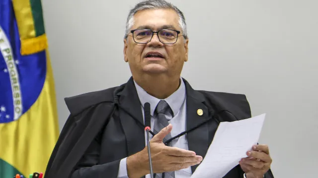 STF: Dino manda investigar onda de ataques a imagens religiosas em meio a caso N. S. Aparecida