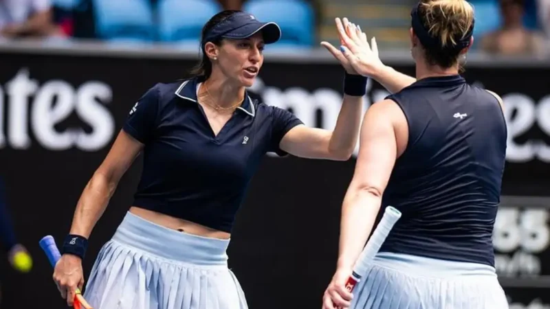 Dupla de Luisa Stefani vence estreia e avança à 2ª rodada do US Open