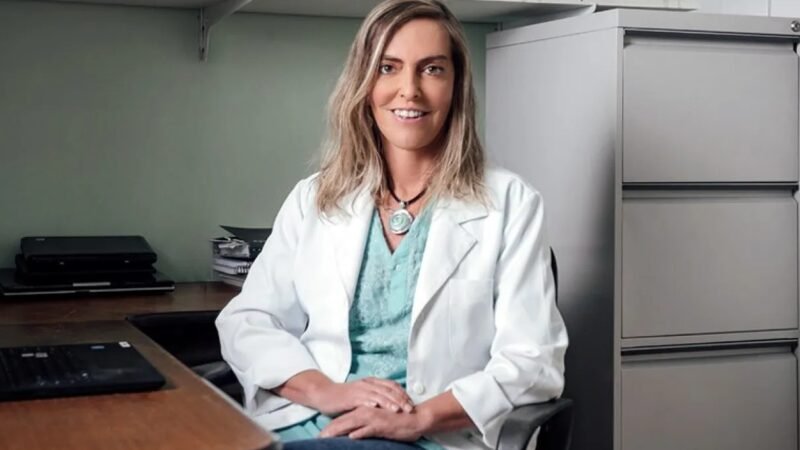 Cientista chora ao relatar fila de 500 pacientes e critica novas regras para acesso à polilaminina
