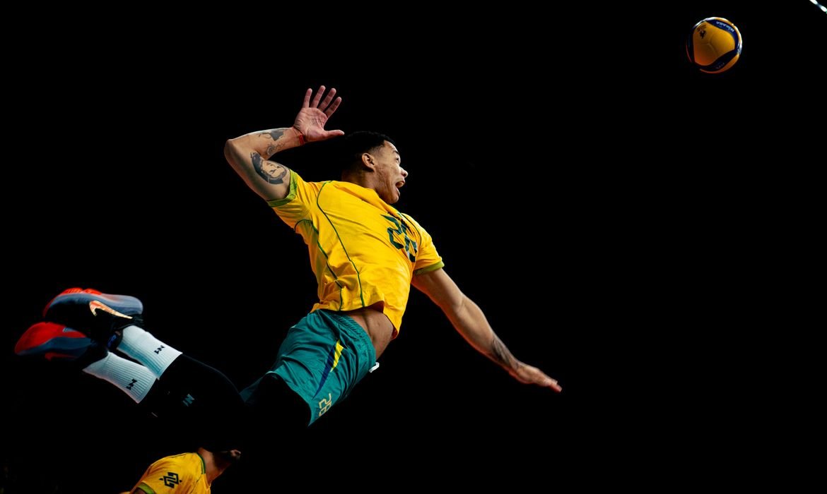 Brasil bate Colômbia e segue 100% no Sul-Americano masculino de vôlei