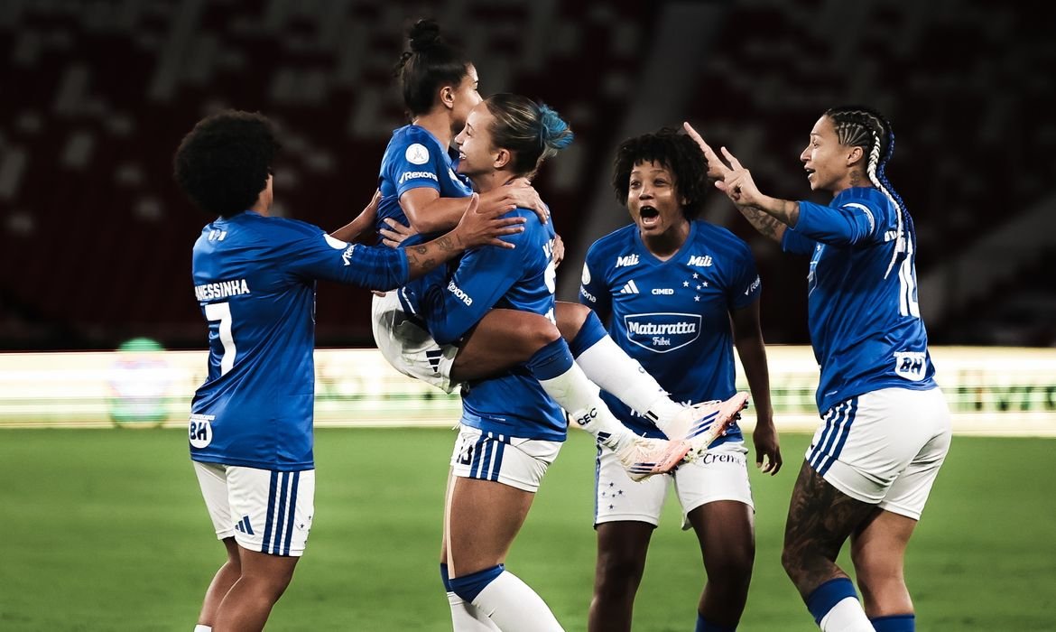 Libertadores Feminina: Cruzeiro resiste à altitude e vence na estreia