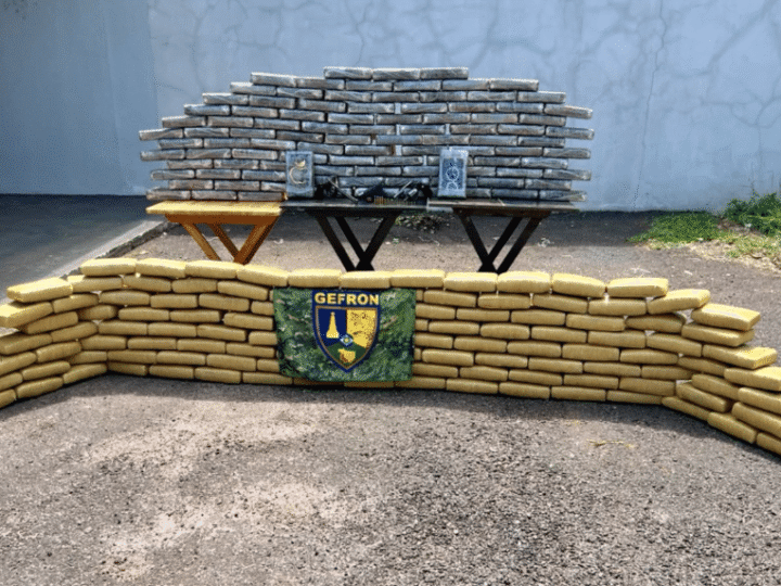 Trio morre em confronto com a polícia e carga milionária de drogas é apreendida