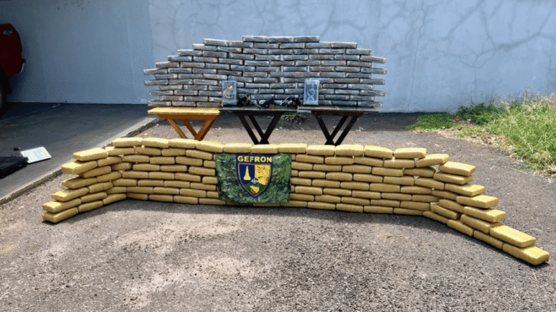 Trio morre em confronto com a polícia e carga milionária de drogas é apreendida
