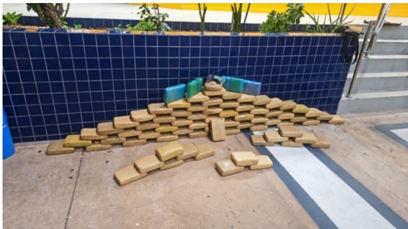 Documento falso levanta suspeita e PRF encontra quase 80 kg de drogas em caminhonete