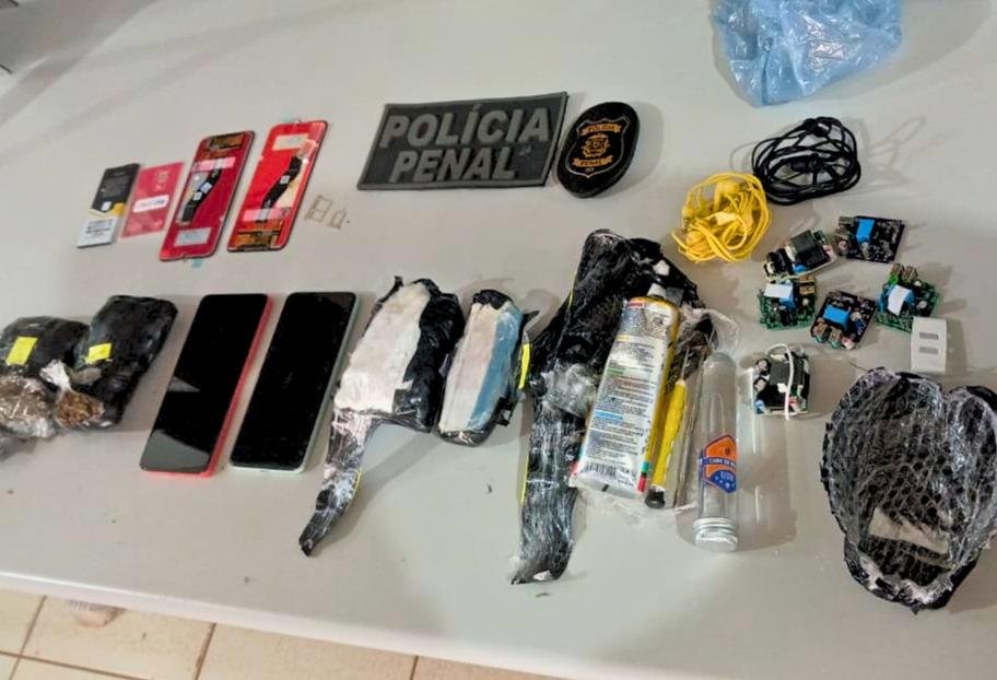 Policial penal é preso suspeito de facilitar entrada de drogas e celulares em presídio
