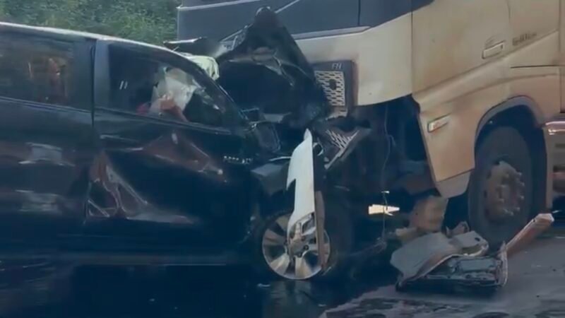 GRAVE ACIDENTE NA BR-163: COLISÃO FRONTAL ENTRE HILUX E CARRETA DEIXA QUATRO MORTOS NO NORTÃO
