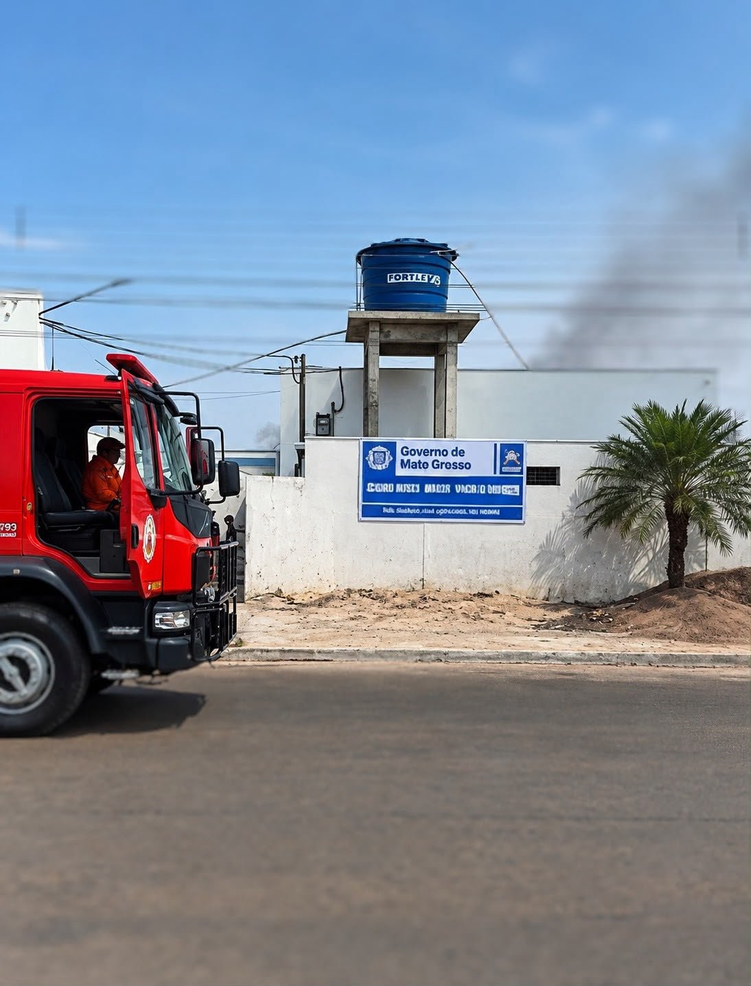Incêndio atinge telhado de hospital durante obras de reforma e mobiliza bombeiros em Guarantã do Norte