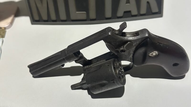 Homem é preso após efetuar disparos de arma de fogo em bar no Nortão; revólver é apreendido