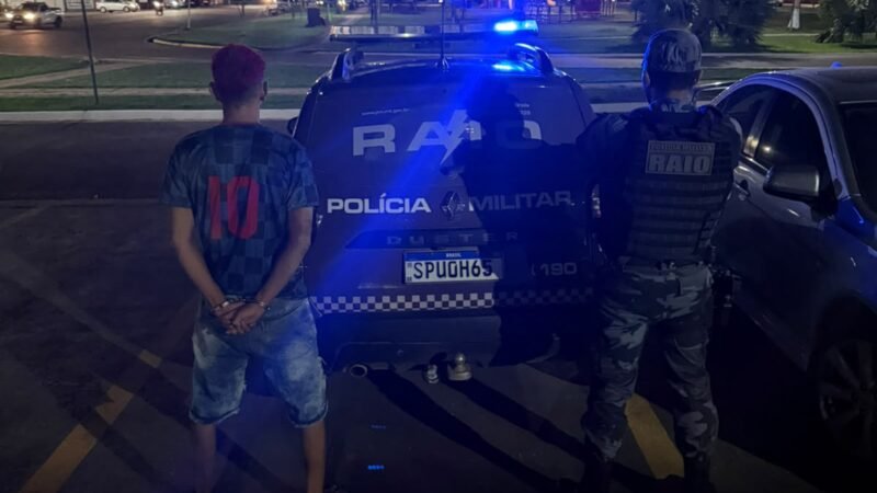 Motociclista foge de abordagem, tenta se esconder em residência e acaba preso por tráfico em Guarantã do Norte