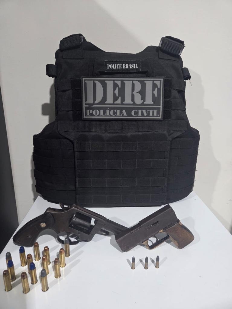 Foragido de megaoperação contra facção é preso com armas e munições